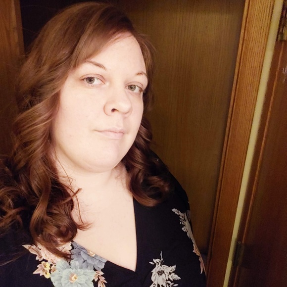 Meet your Posher, Nichole - Picture 1 of 8